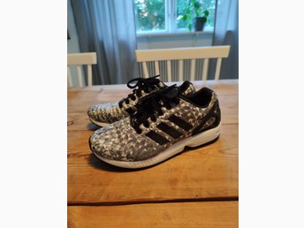 adidas OriginalsZX Flux WeaveStorlek 42uk8us8½ adidas OriginalsZX Flux WeaveStorlek 42uk8us8½