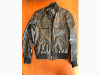 Svart Skinnjacka Zara Youth strl Small (418985128) ᐈ Köp på Svart Skinnjacka Zara Youth strl Small (418985128) ᐈ Köp på