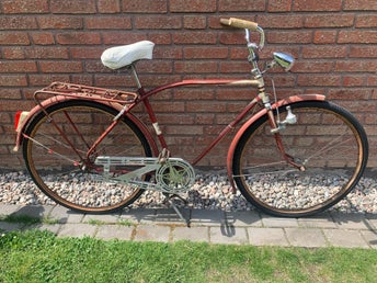 Vintage cykel, röd, med pakethållare