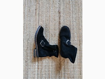 Svarta mjuka mocka boots, stl 37 Svarta mjuka mocka boots, stl 37