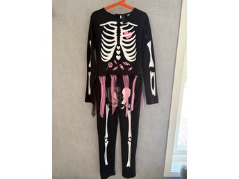 Utklädnad Halloween strl 134/140 skelett