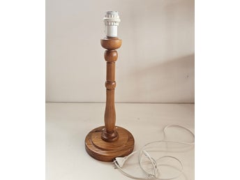 IKEA bordslampa i trä. Retro lampa 51cm