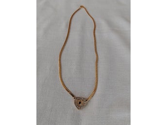 Halsband guldfärgat med strass stenar