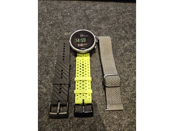 Suunto 9 multisportklocka med tre armband och laddare