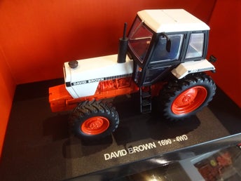 Universal Hobbies David Brown 1690 4WD