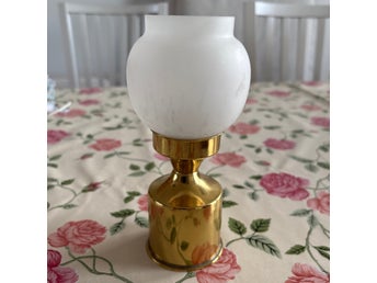 Dansk fotogenlampa mässing marin / oljelampa med vit kupa retro