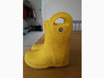 Crocs Handle it regnstövlar gummistövlar stl 30.. (409785586 Köp Crocs Handle It Rainboot Yellow C13 (30 31) i