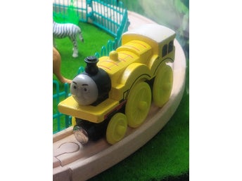 Thomas the tank engine modell tåg av trä Molly