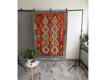 Färgglad vävd matta med geometriskt mönster 145 x 104 cm