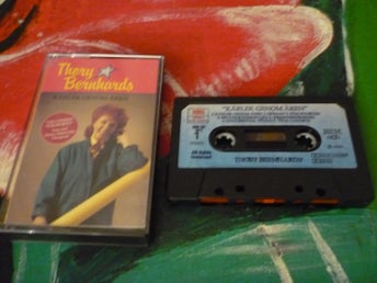 KASSETTBAND, KÄRLEK GENOM ÅREN, THORY BERNHARDS, KASSETT, PÄRLEPORTEN