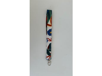 NYCKELBAND I TYG FRÅN SVENSKT TENN, MÖNSTER FRÅN JOSEF FRANK / TEXTIL ARALIA
