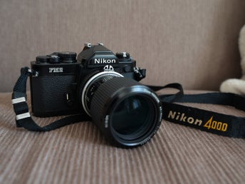Nikon FM2 kamera med Zoom-NIKKOR 43-86mm objektiv