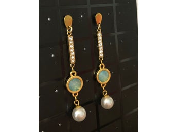 Fantastiska örhängen med strass, pärlor & Swarovskikristaller