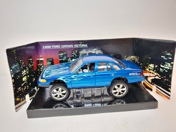 Modellbilar Ford Crown Victoria 1998 år Dei Cats , skala 1/24 samlar lek saker
