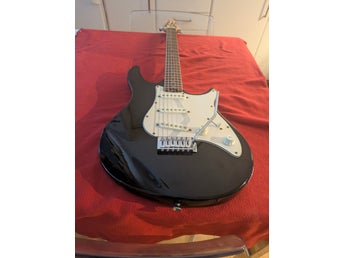Vintage Peavey Raptor Plus SSS 90’s Elgura i bra skick låter kanon (sänkt pris)