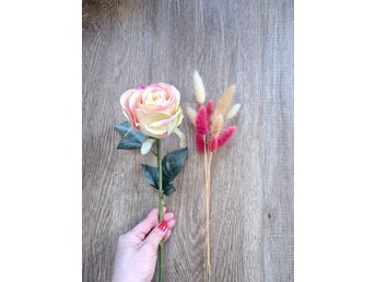 Set decorative flowers Konstgjord ros och torkade blommor