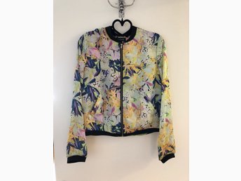 adidas blommig jacka adidas blommig jacka