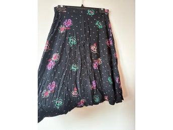 Svart blommig kjol pastell neon 80-tal vintage retro