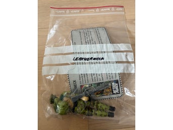 Action Force Leatherneck-figur med tillbehör