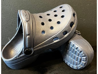 1 par mörkblå Tofflor / Sandaler Stl. 31