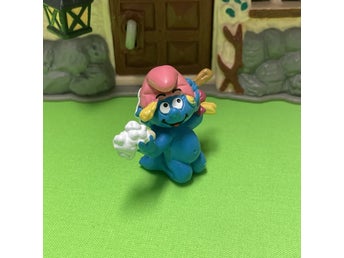 Smurftjej som skrubbar och tvättar sig….toppskick… lågt utrop…