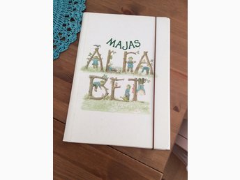 Dokumentmapp Majas Alfabet från Hjelm Förlag. Dokumentmapp Majas Alfabet från Hjelm Förlag.