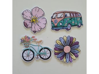 Set med 4 Broderade Tygmärken - Blomma, Buss, Cykel