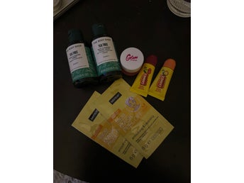 Hudvårdspaket med The Body Shop, Carmex, Glam Of Sweden och Sence