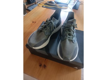 Adidas Ultraboost 5 Löparskor Grön Storlek 46