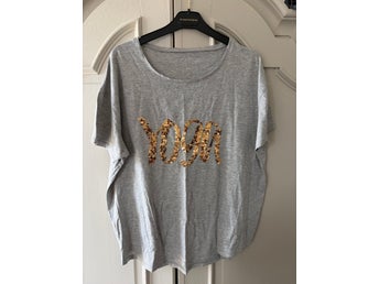 WEAR MY YOGA grå t-shirt, storlek M/L