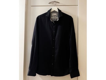 Svart skjorta från Jack & Jones, storlek L