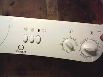 Indesit W93T, Tvättmaskin, front med strömbrytare