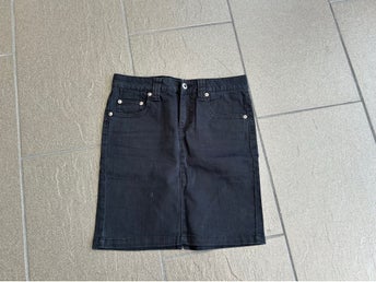 Supersnygg Bik Bok svart kjol jeans vintage retro minikjol, storlek S nyskick