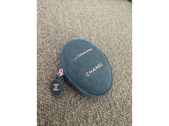 Chanel beauty myntväska i denim