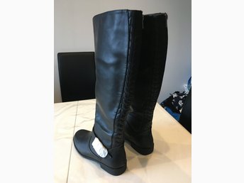 svarta stövlar låg klack svarta stövlar låg klack