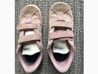 Adidas sneakers storlek 27 Adidas sneakers storlek 27