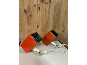 Eldius , Hans Agne Jakobsson”Kubrn” paret orange vägglampor i metall, retro