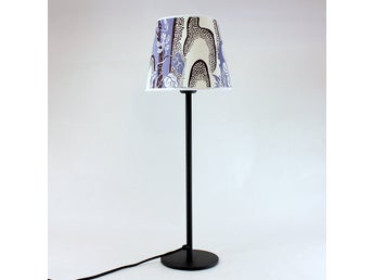 KOMPLETT BORDSLAMPA MED SKÄRM ROX N FIX TYG FRÅN SVENSKT TENN