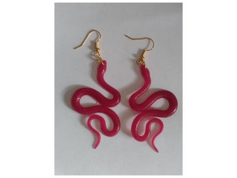 Örhängen i rosa/rött resin ~80/orm/snakes/trend/glitter~