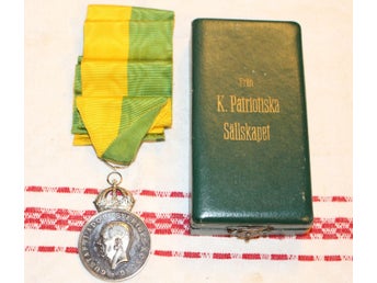 KUNGL. PATRIOTISKA SÄLLSKAPET MEDALJ. SILVER 1954. MED ETUI. GUSTAF VI. ADOLF