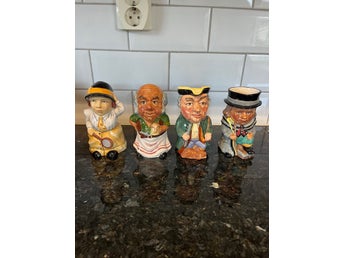 För samlaren! Fyra charmiga bägare, Staffordshire Character Jugs!