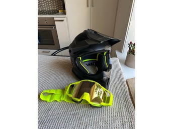 Nolan crosshjälm och FXR goggles