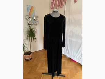 Svart sammet klänning från Lindex (418077176) ᐈ Köp på Tradera Svart sammet klänning från Lindex (418077176) ᐈ Köp på Tradera