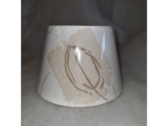 Lampskärm med bladmotiv