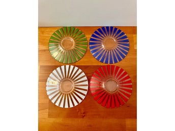 4 glasassietter i olika färger,retro.