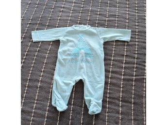 Ljusblå sparkdräkt / pyjamas med fot strl 3 månader