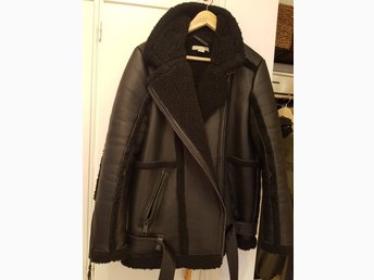 Hm skinnjacka med teddyfoder biker (342091243) ᐈ Köp på Tradera Hm skinnjacka med teddyfoder biker (342091243) ᐈ Köp på Tradera