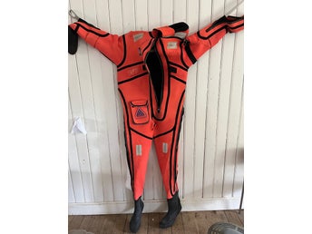 Äldre räddningsdräkt