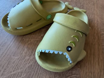 Sharky Tofflor Gul Storlek 26-27