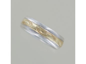 Ring, Ø 17,5 mm ,B 6 mm, graverad,18k 7,4gr